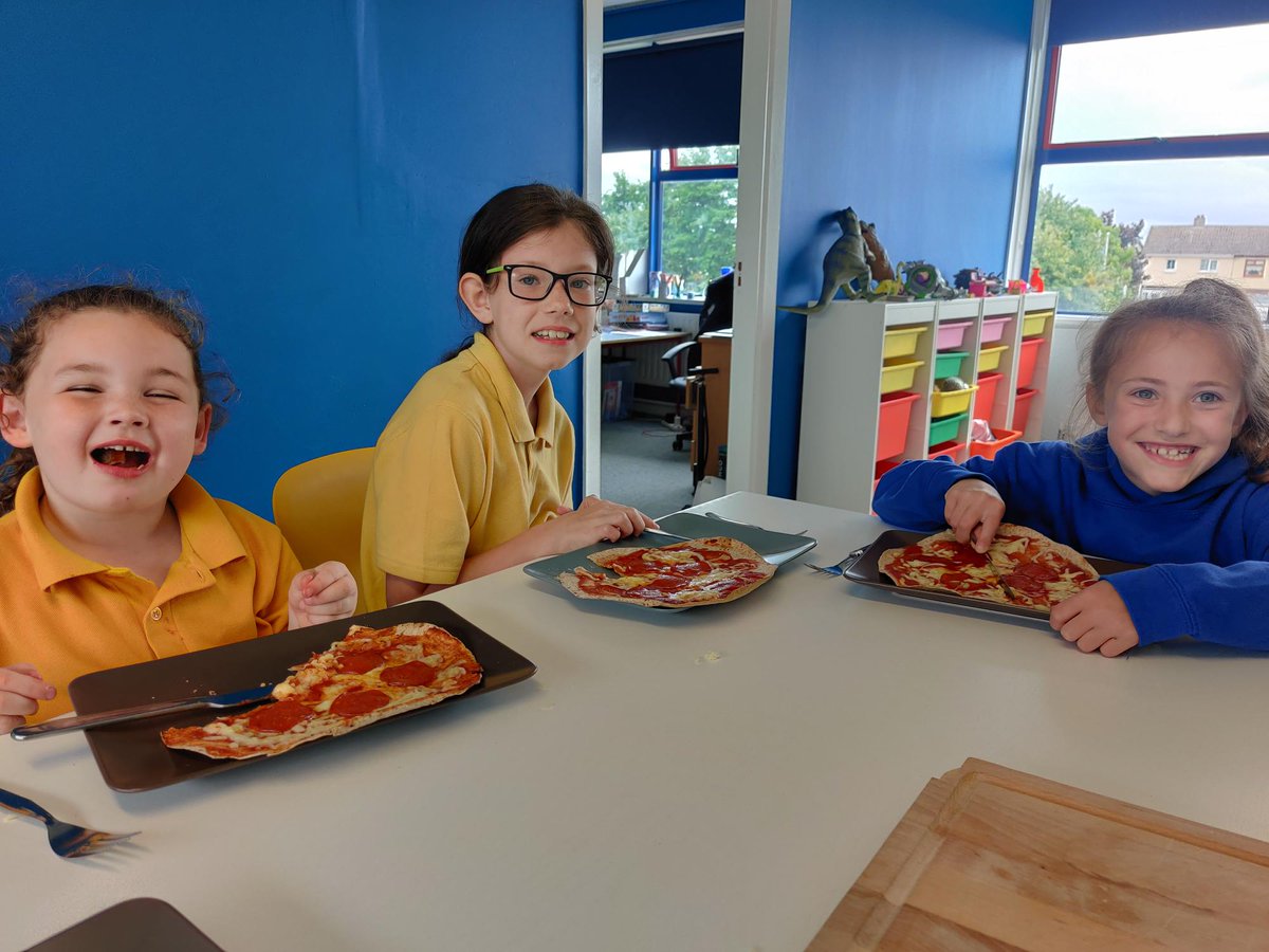 stbenedictsand1's tweet image. &apos;Healthy Treat Friday&apos; going down well again today with our Active School Committee #HealthyTreatFridays