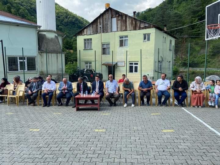 MilliBorcka's tweet photo. İlçemiz 15 Temmuz Şehitler İlkokulu ve Ortaokulunda 17.06.2022 günü düzenlenen karne törenine Borçka Kaymakamı Ali Osman Bulat, İlçe Milli Eğitim Müdürü Bayram Bakır ve öğrenci velileri katıldılar. @MemArtvin @Borckakaymakam @aliosmanbulat @FahriAcar08 @MilliBorcka @BBakir53 https://t.co/gFrwLJIOsP
