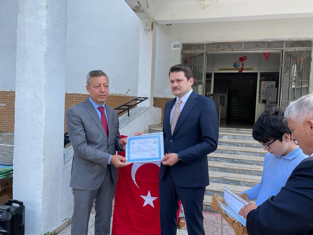 MilliBorcka's tweet photo. İlçemiz 15 Temmuz Şehitler İlkokulu ve Ortaokulunda 17.06.2022 günü düzenlenen karne törenine Borçka Kaymakamı Ali Osman Bulat, İlçe Milli Eğitim Müdürü Bayram Bakır ve öğrenci velileri katıldılar. @MemArtvin @Borckakaymakam @aliosmanbulat @FahriAcar08 @MilliBorcka @BBakir53 https://t.co/gFrwLJIOsP