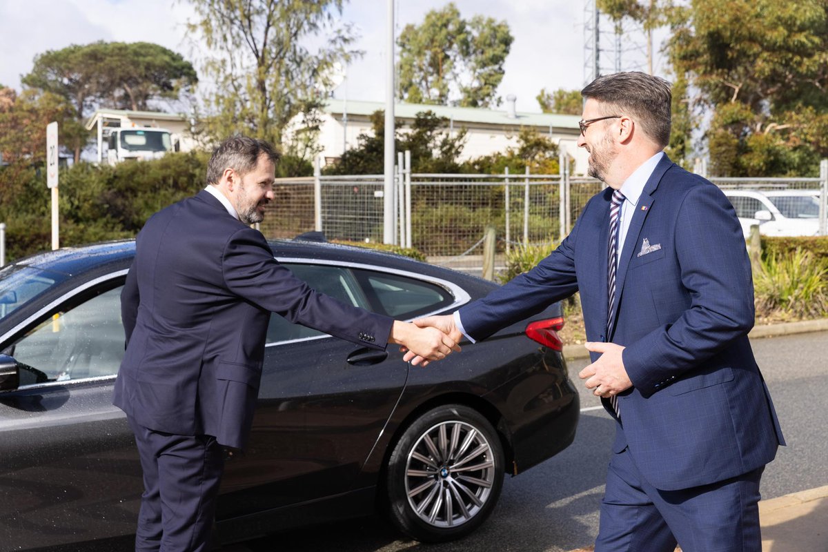markstickells's tweet image. A few photos from today’s @PawseyCentre visit by Minister for Industry and Science, Hon Ed Husic - thanks to my Pawsey colleagues, @CSIRO Executive @profElanor &amp;amp; @spacecricket for supporting today’s tour &amp;amp; briefing - a shout out also to @QuantumBrillia1 &amp;amp; @SKAO
