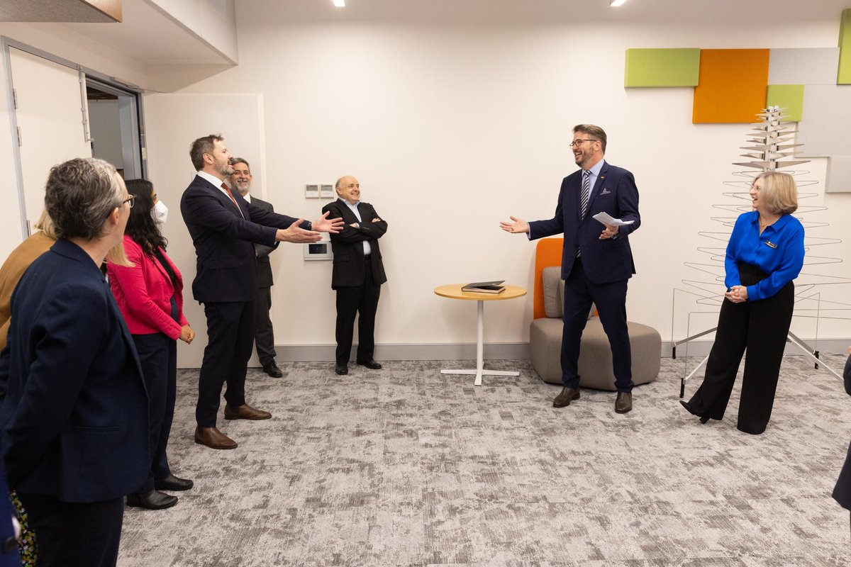 A few photos from today’s @PawseyCentre visit by Minister for Industry and Science, Hon Ed Husic - thanks to my Pawsey colleagues, @CSIRO Executive @profElanor & @spacecricket for supporting today’s tour & briefing - a shout out also to @QuantumBrillia1 & @SKAO