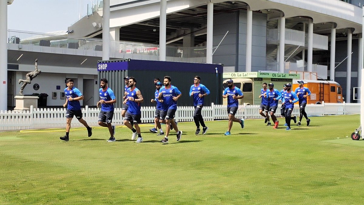 BCCI's tweet photo. Out and about in London🏃🏃#TeamIndia https://t.co/NtOmK2XbsV