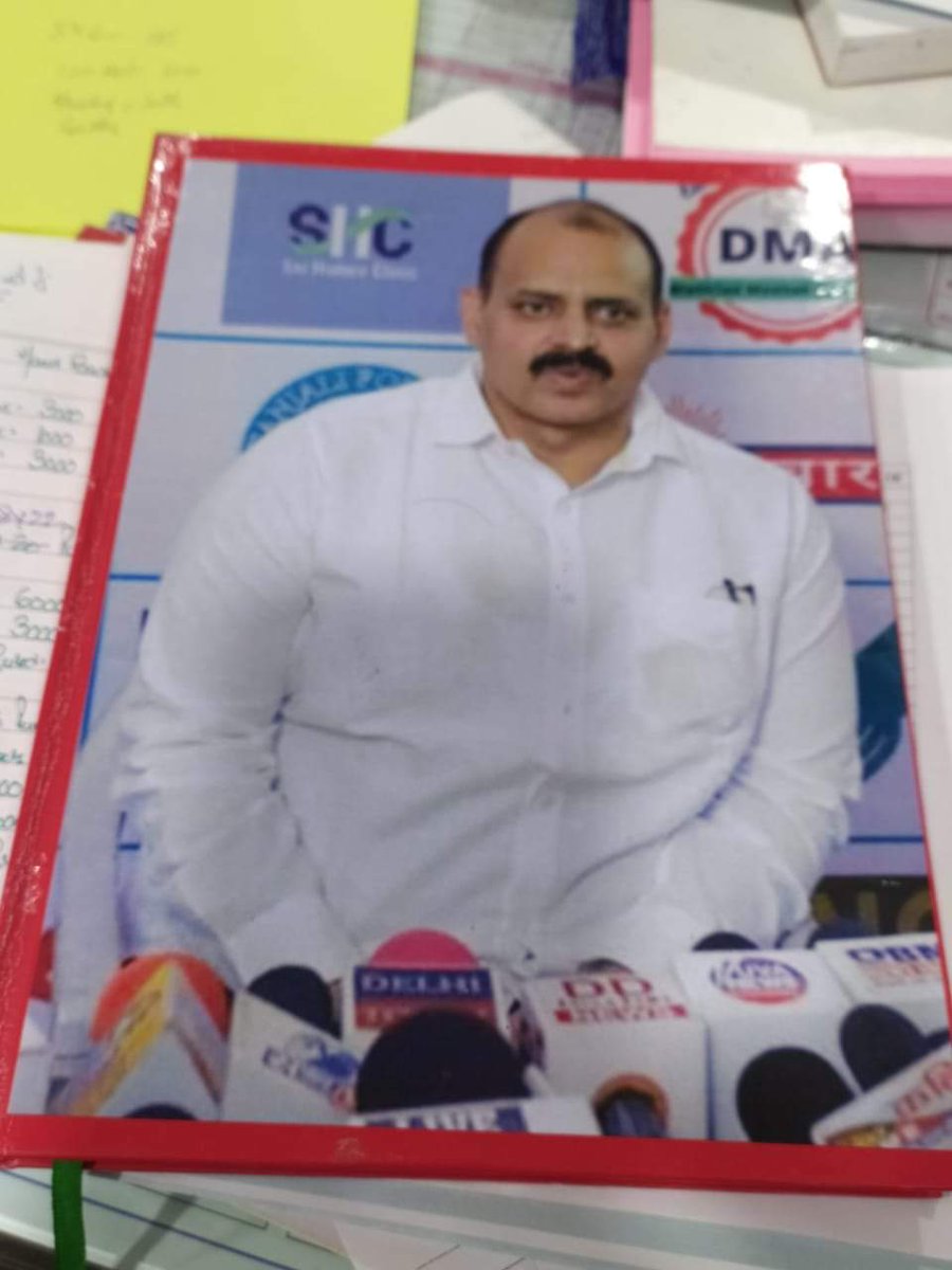 योगेंद्र जी मेरठ से डायरी बनवा के भेज रहे कवर में मेरा फ़ोटो ही चिपका दिए हैं। कॉपी किताब बड़े पैमाने पे बनाने वाली कम्पनी है😊😊
धन्यवाद यार भेंजो भेंजो।💐💐

#AjitSingh #DevdootVaanarSena #AjitPratap #AjitPratapSingh #देवदूतवानरसेना