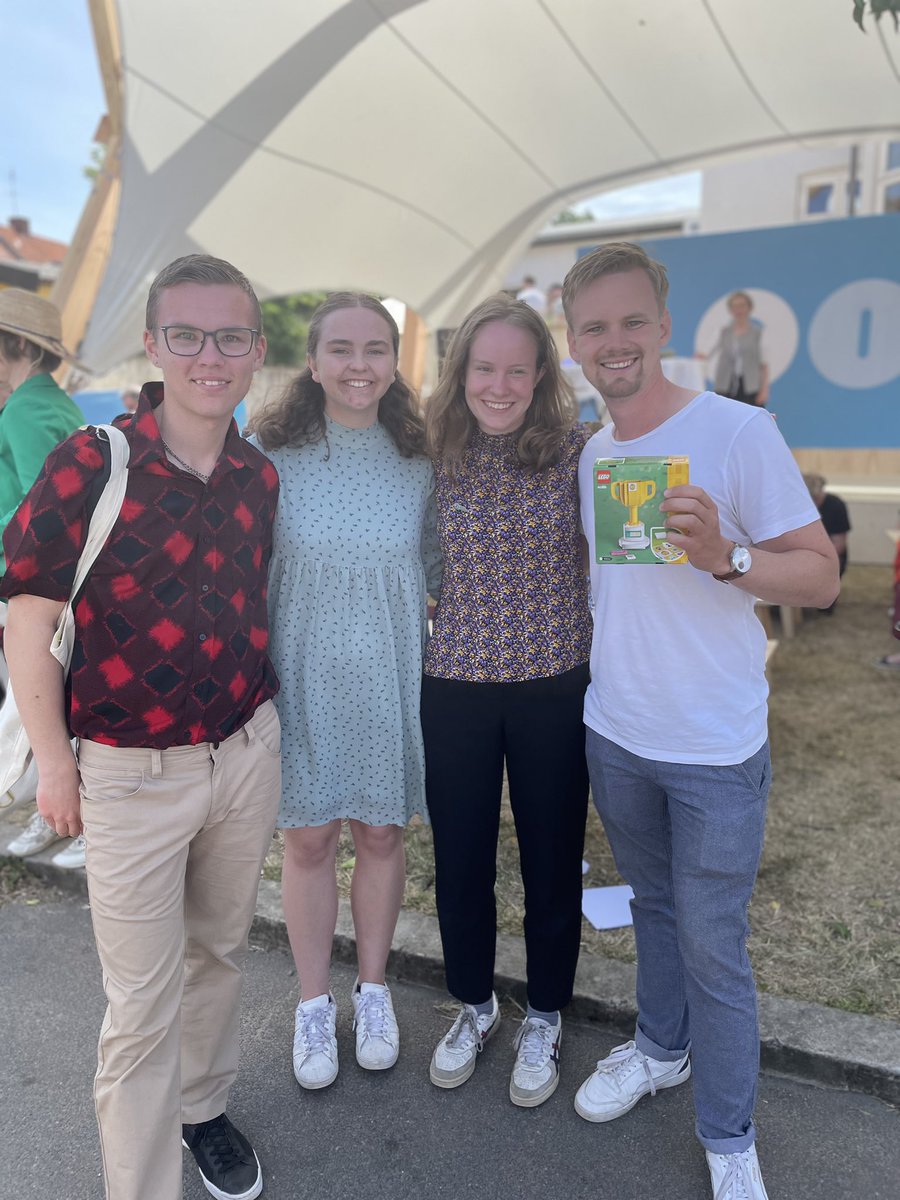 KristofferAabn's tweet image. Jaaaaa! Vi vandt børnenes indeklimapris hos et stærkt løvepanel fra @dselever. Tak til @DanskIndustri for fantastisk facilitering 👏🏼👏🏼