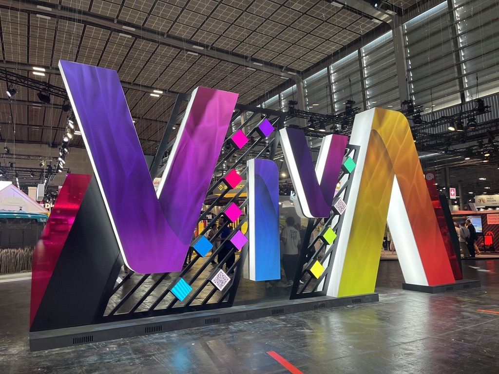 Dernier jour à <a href="/VivaTech/">Viva Technology</a> !🤖

Il ne vous reste plus qu'une journée pour venir découvrir EVA, notre chatbot expert RH en compagnie de notre équipe on 🔥

👉 Stand C11
🤝 Pour prendre un rendez-vous c’est par ici : bit.ly/35VJwV8