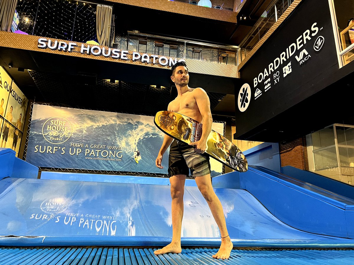 vaibhavsharma_x's tweet image. This was surely an insane experience..!!

@SurfHousePhuket what a wonderful place to unwind and shred up a great time on the waves.

#surfing #flowrider #flowboarding #surfhousephuket