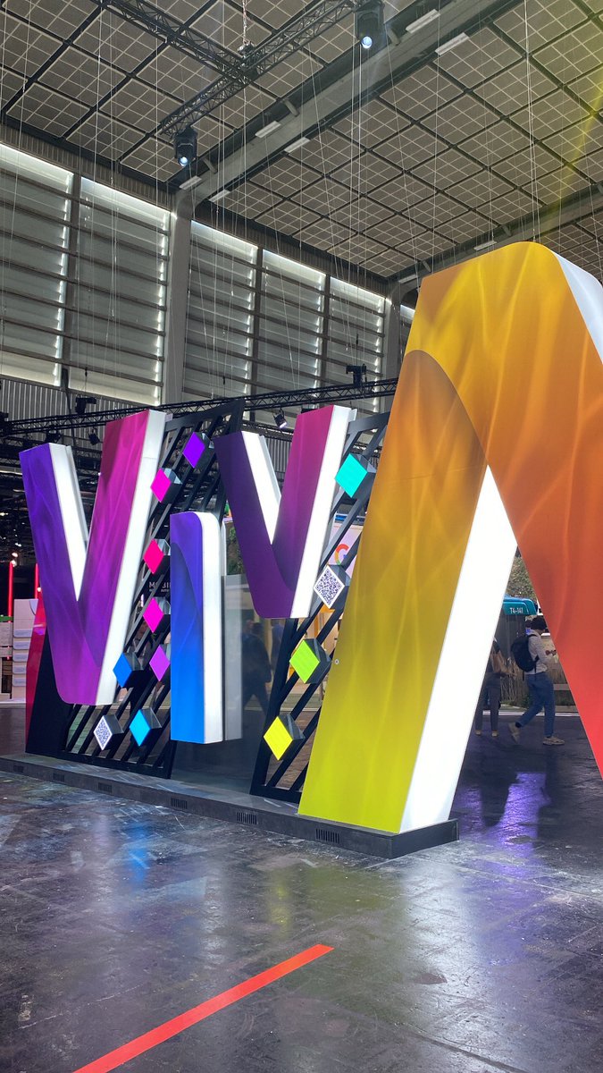 Commençons la journée au salon <a href="/VivaTech/">VivaTech</a> 💪🏻👀 #VivaTech2022 #TransfoNum #mbadmb