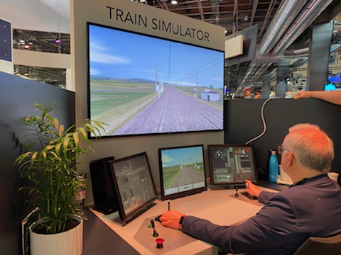 #VivaTech 🚀| Hello @SNCF_Digital <a href="/GroupeSNCF/">Groupe SNCF</a> !

<a href="/Pmatuchet/">Pierre Matuchet</a> et nos équipes ont adoré essayer #TrainSimulator  !  

On vous invite à venir tester nos #innovations sur notre stand 😉 <a href="/VivaTech/">VivaTech</a>