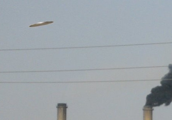 _UnknownSkies_'s tweet photo. May, 2006 - Baghdad, Iraq

#ufo #ufos #alien #aliens #space #strange #unexplained #disclosure #thetruthisoutthere #iwanttobelieve #extraterrestrial #flyingsaucer #ovni #ovnis #НЛО #area51 #ufologia #spaceship #ufosighting #aliensarereal #ancientaliens #baghdad #iraq https://t.co/YV5ftJafFH