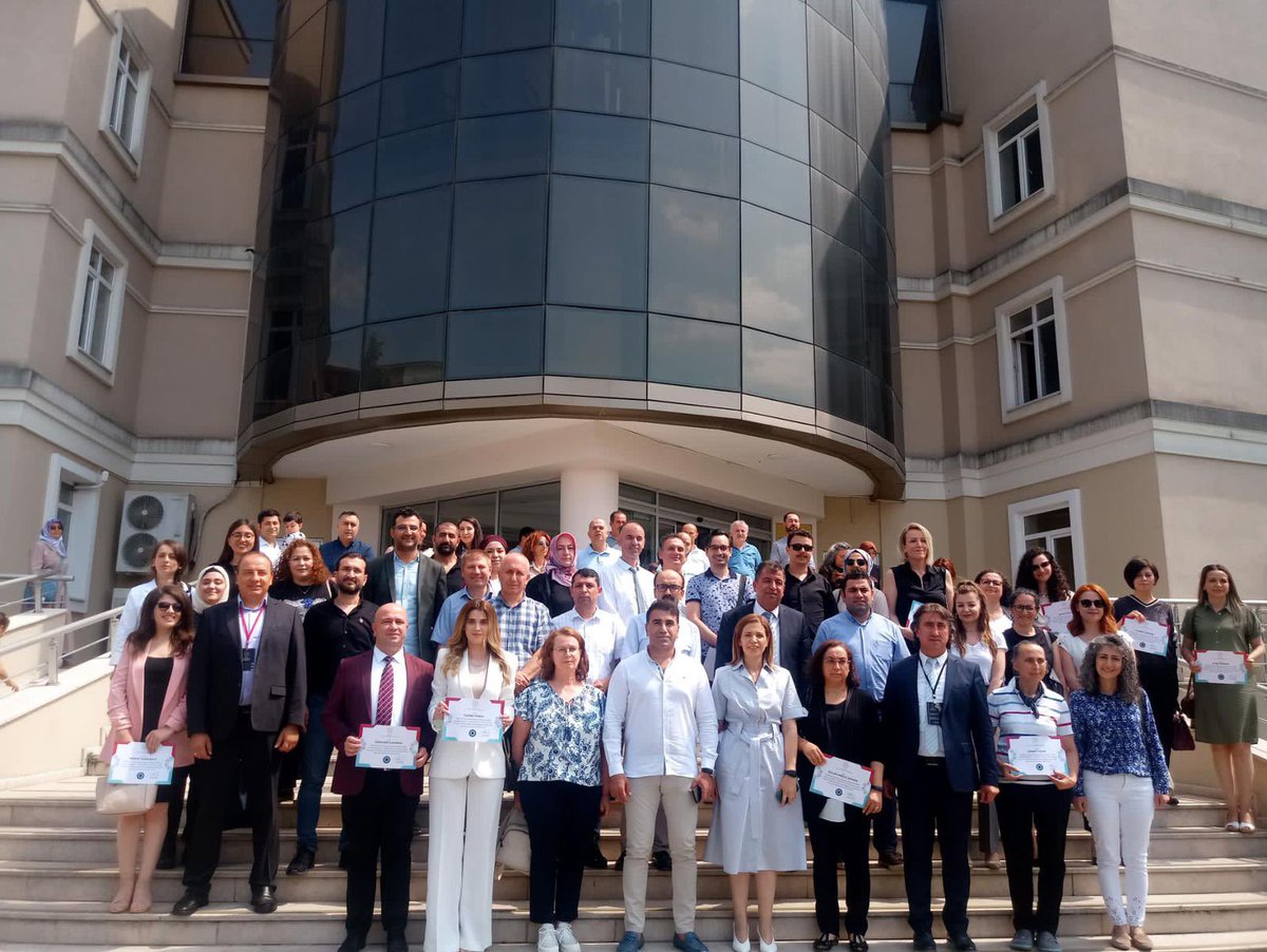 bursailmem16's tweet image. 📌Bursa İl Millî Eğitim Müdürlüğü tarafından son üç yılda TÜBİTAK 2204 A-B-C araştırma projeleri yarışmalarına katılan ve bölge sergisinde derece almış öğretmenlere yönelik belge töreni gerçekleştirildi.

Haber👉meb.ai/ewHaSZ 

@BursaValiligi @serkangur_bursa