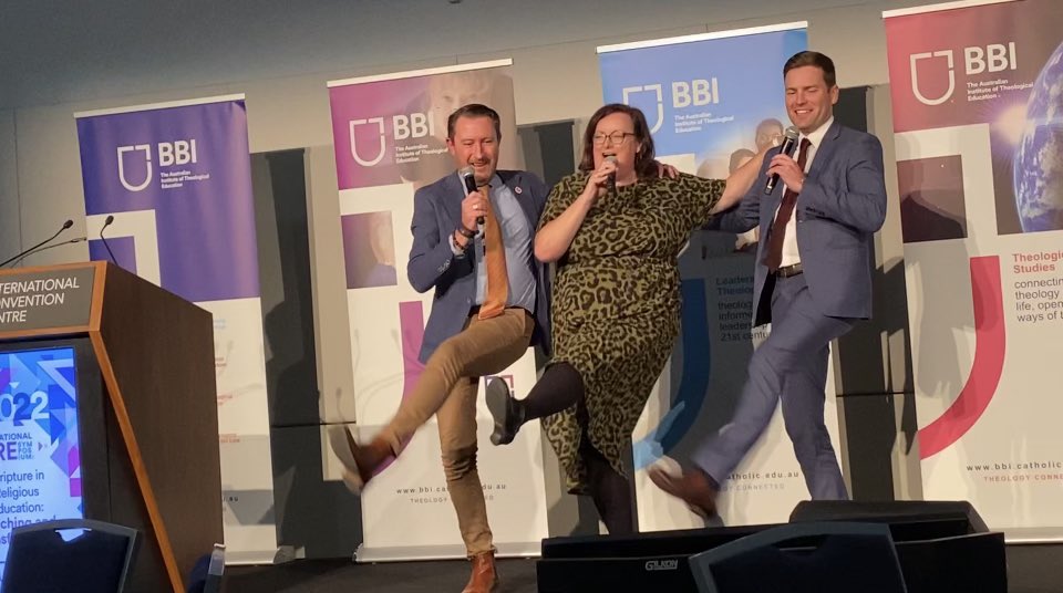 “New York, New York” karaoke style starring the Rat Pack of <a href="/fortunat_v/">VFortunat</a> and Al &amp; @mjpoynting from <a href="/catholicmission/">Catholic Mission</a> 
A most excellent networking dinner at
<a href="/BBI_TAITE/">BBI</a> Symposium 2022