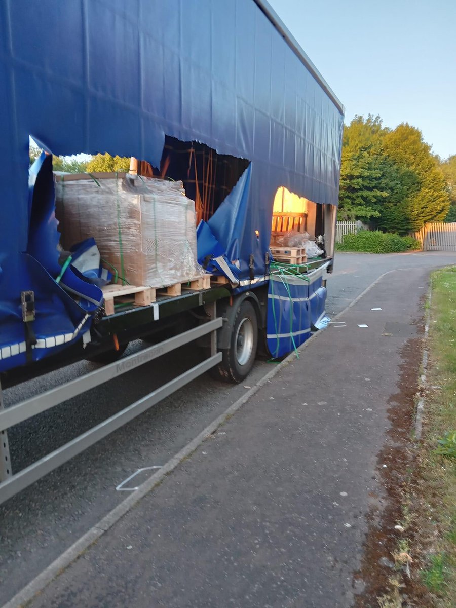 SafePark5's tweet photo. Brunel Close , Drayton Fields Industrial Estate on Tuesday 14th June, 3 lads jumped out of a Volvo V40(car) and an white plain 18t curtainsided with possibly 2 more people, stole 14 pallets of staples and Industrial Staple Gun's,  after checking CCTV  between 0230hrs and 0400hrs. https://t.co/fckZS9A2YP