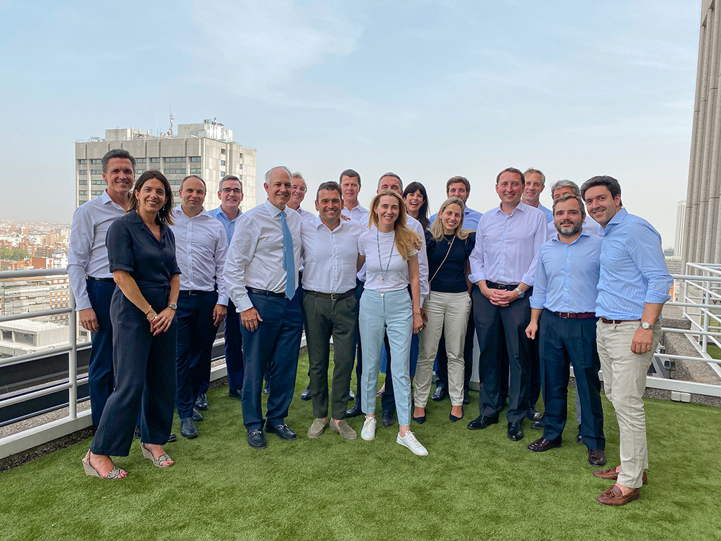 colliers_spain's tweet photo. We’ve had the pleasure to host the Colliers EMEA board meeting this week at our HQ in Madrid. Two days loaded with activities, where  our spanish team shared some time with the Board to  ⭐𝐀𝐜𝐜𝐞𝐥𝐞𝐫𝐚𝐭𝐞 𝐎𝐮𝐫 𝐒𝐮𝐜𝐜𝐞𝐬𝐬⭐
#beexpert #EMEAboard #RealEstate #beColliers https://t.co/odRlSwwrYa