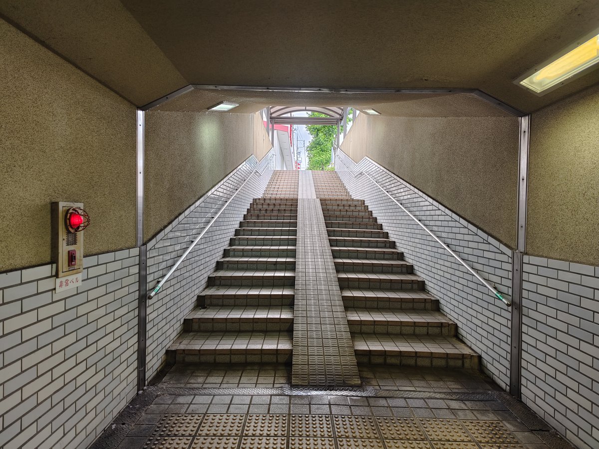ches_oregairu's tweet photo. よく出てくる橋
麻弓さんが滑ろうとしてた階段
痴漢のときの地下道
時間なさすぎて河合荘のモデルのところとか行けなかったのくやしい
#河合荘聖地巡礼 https://t.co/kVaj7GaSJB