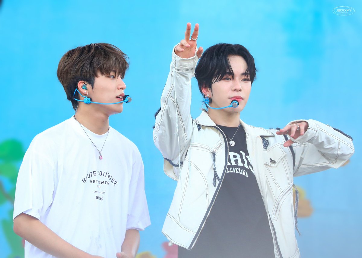jw_ooops's tweet photo. 220612 청춘페스티벌

🦁🐺✌🏻

#트레저 #TREASURE 
#윤재혁 #YOONJAEHYUK
#박정우 #PARKJEONGWOO https://t.co/iVVl9dnEHo