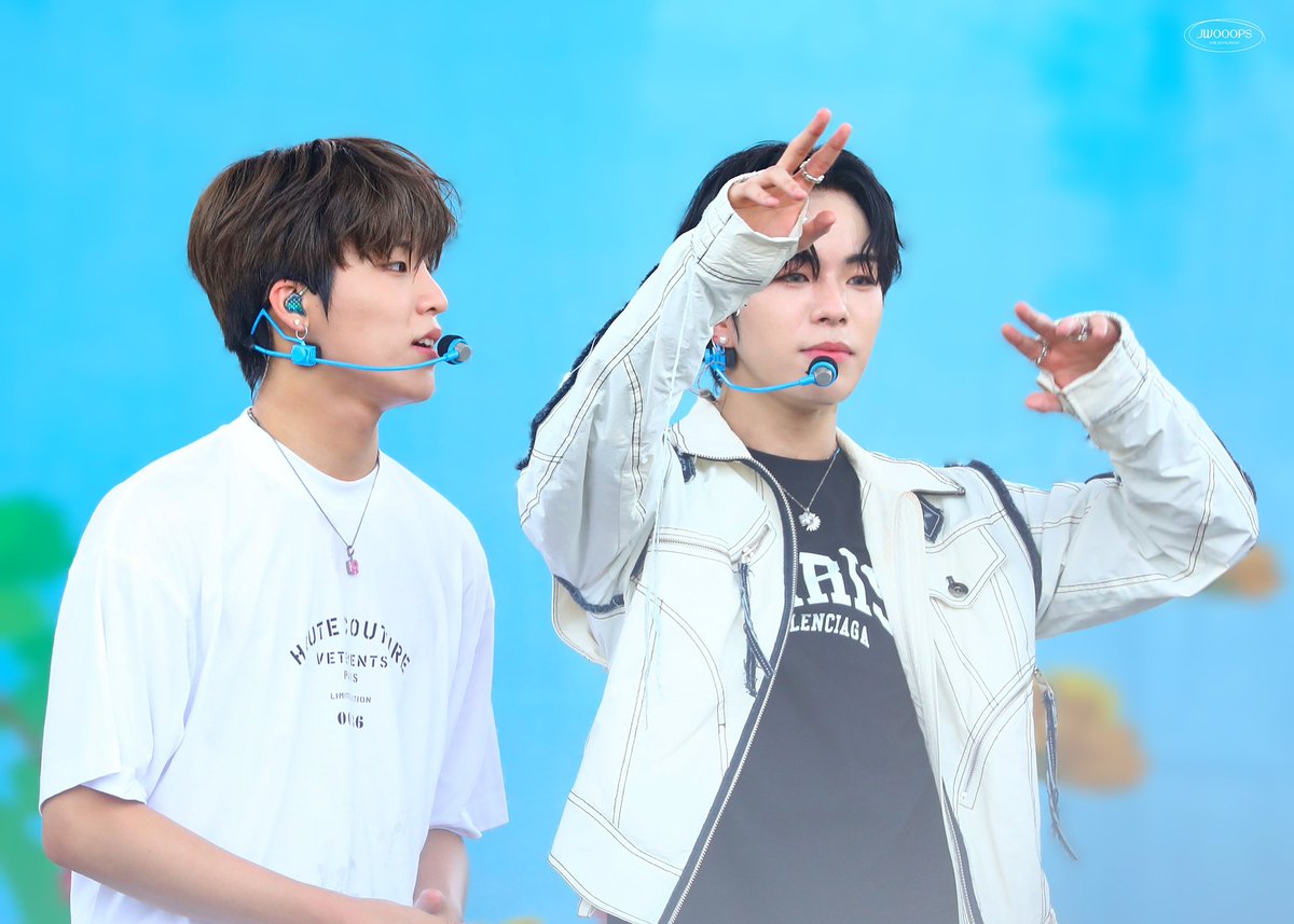 jw_ooops's tweet photo. 220612 청춘페스티벌

🦁🐺✌🏻

#트레저 #TREASURE 
#윤재혁 #YOONJAEHYUK
#박정우 #PARKJEONGWOO https://t.co/iVVl9dnEHo