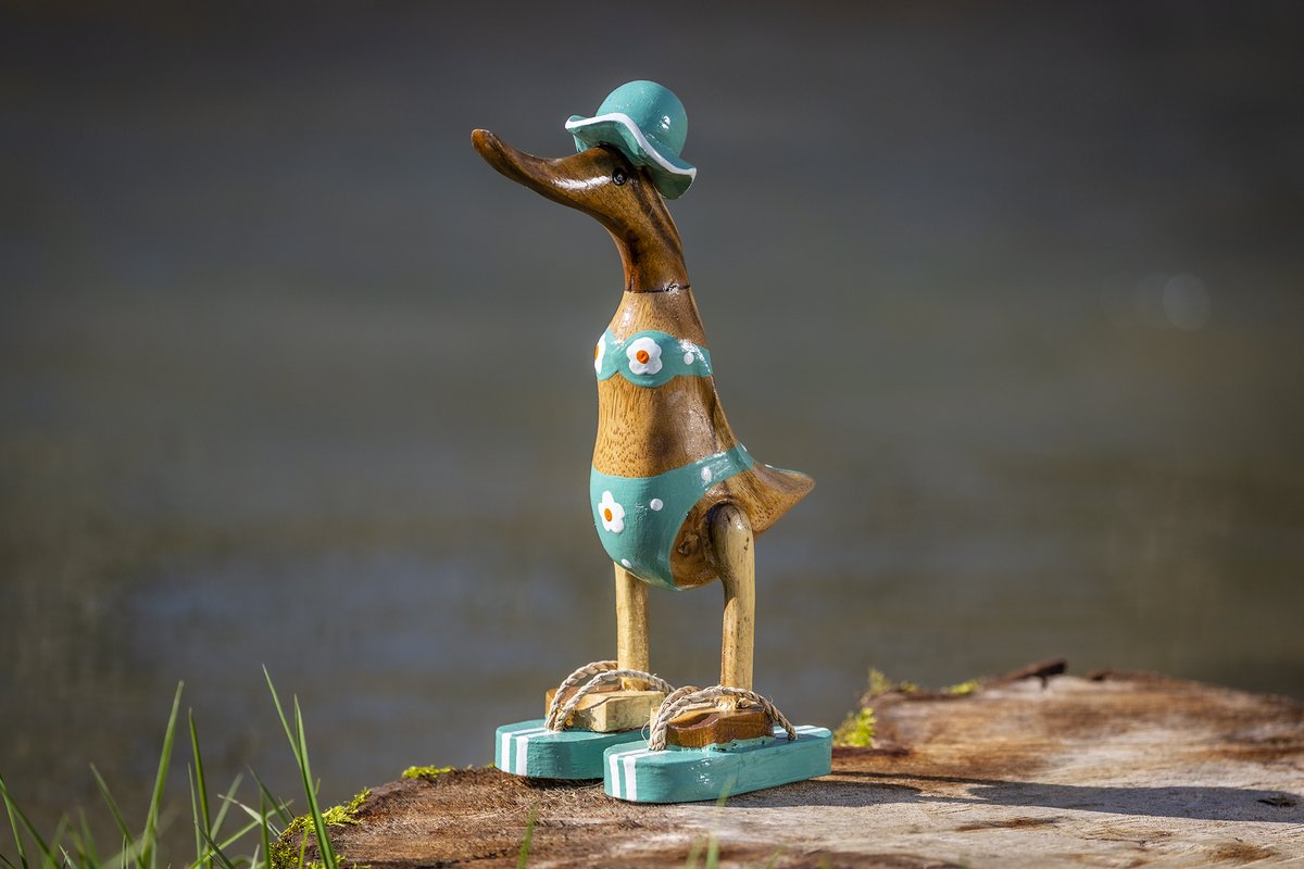 TravellersFinds's tweet photo. The suns out ☀️- flip flops are out! 🦆🩴👙
ℹ️ https://t.co/7YPGwh4ayo
It wouldn't be summer without flip flops…
Bamboo duck with green floral bikini complete with matching flip flops and hat
visit: https://t.co/gxhYmikdAt

#FlipFlopDay #NationalFlipFlopDay
#uniquegifts https://t.co/JjTVyjPufm