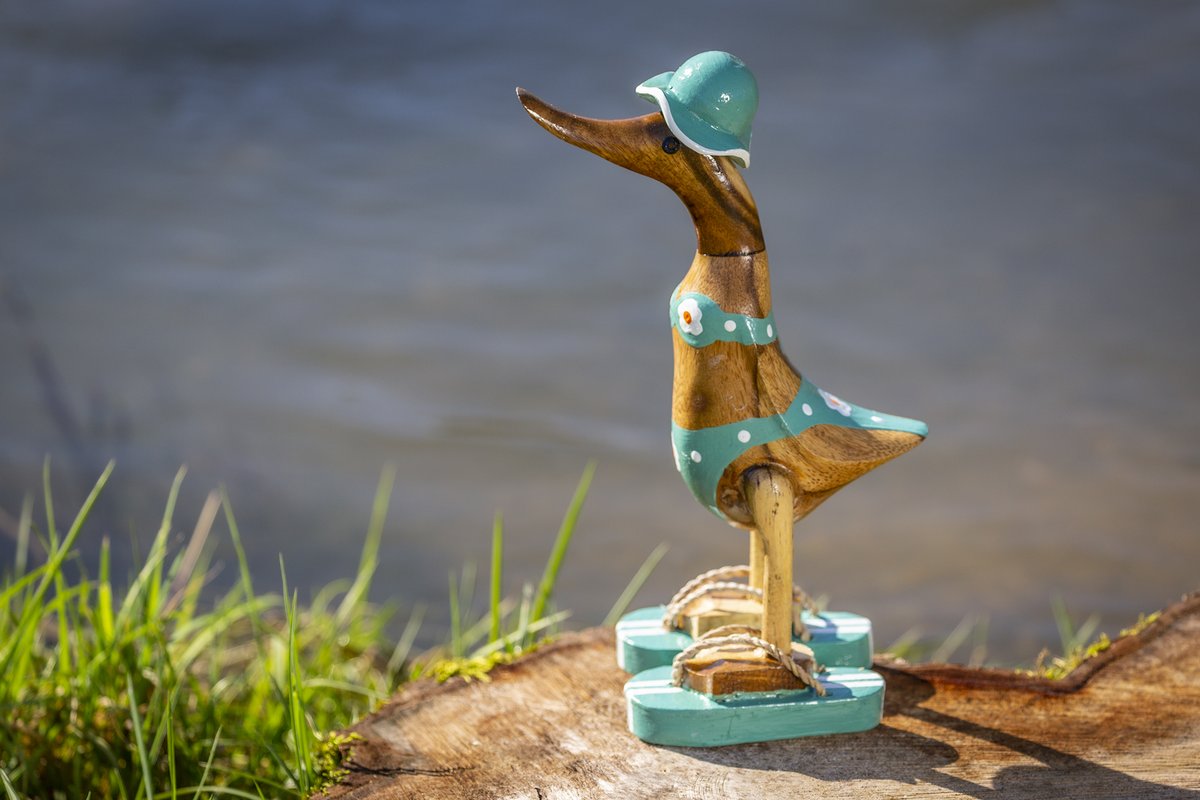 TravellersFinds's tweet photo. The suns out ☀️- flip flops are out! 🦆🩴👙
ℹ️ https://t.co/7YPGwh4ayo
It wouldn't be summer without flip flops…
Bamboo duck with green floral bikini complete with matching flip flops and hat
visit: https://t.co/gxhYmikdAt

#FlipFlopDay #NationalFlipFlopDay
#uniquegifts https://t.co/JjTVyjPufm