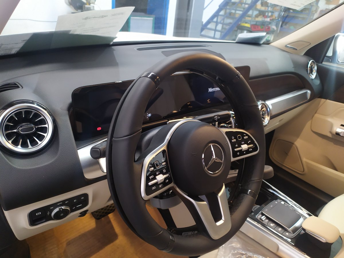 AspaymGranada's tweet photo. Os traemos nuevas #adaptaciones de la mano de #CEADAM. Hoy os enseñamos varios vehículos con acelerador GHOST y freno a la mano derecha. Se monta sobre coches automáticos para personas que no utilizan las piernas y es lo mejor que existe en mandos para conducir. https://t.co/S1RX5mNUWd
