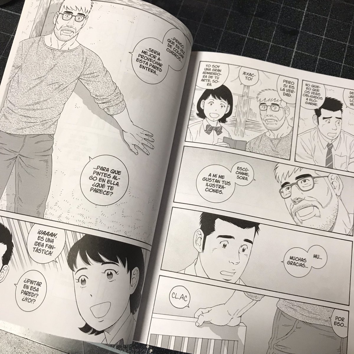 『僕らの色彩』スペイン語版(Nuestros Colores)1巻の著者見本が到着。日本語版と同じく全3巻の構成ですが、判型はひと回り大きなA5版。売れるといいな♪🇪🇸🏳️‍🌈 