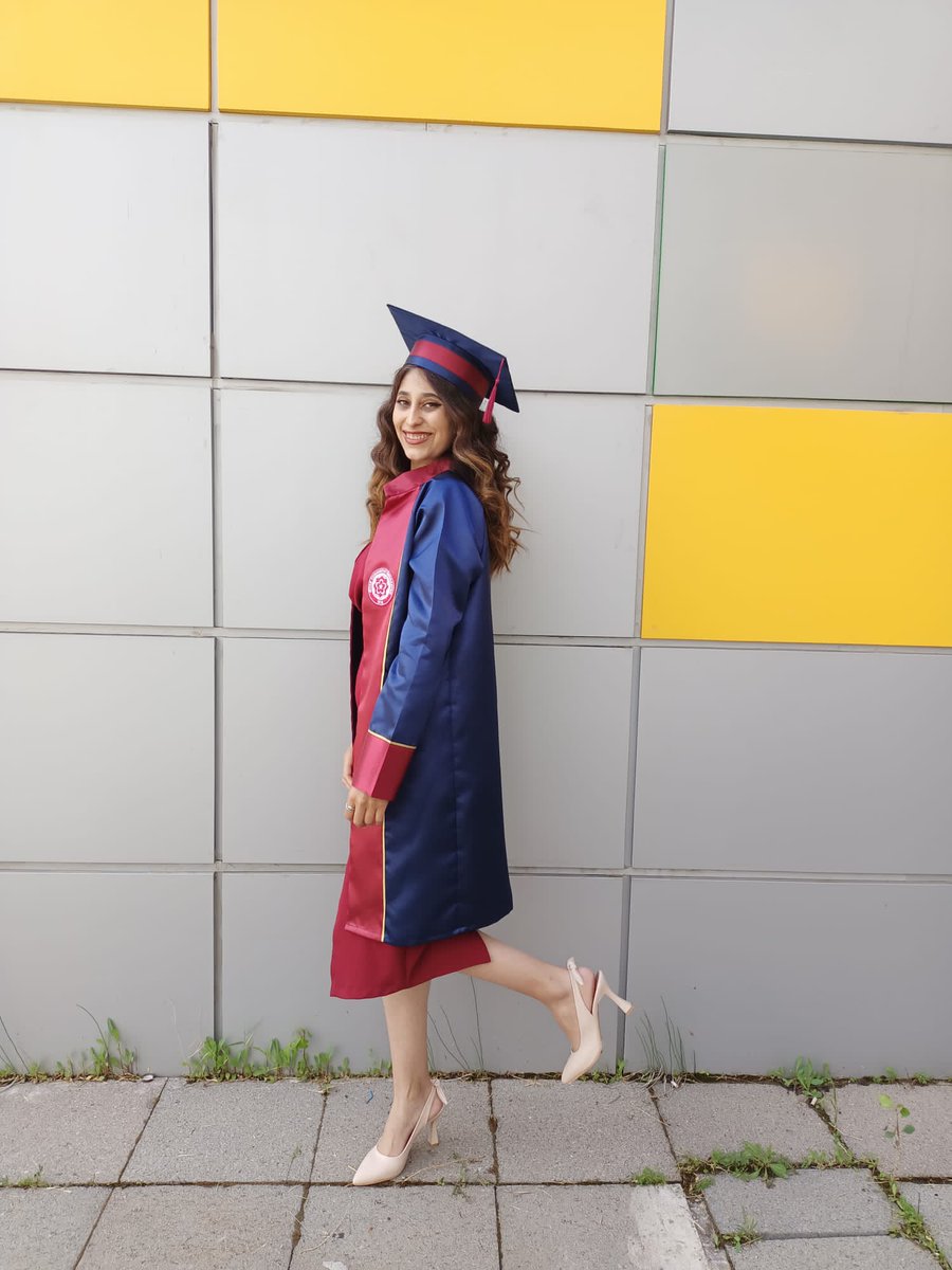 Bir koltukta iki karpuz taşıyamazsın hem üniversite okuyup hem kpss ile atanamamazsın, hem atanıp hem üniversiteyi bitiremezsin diyenlere gelsin acil servis hemşireliği yaparak ben bugün üniversitemi 3 yılda bitirdim👩‍🎓😎