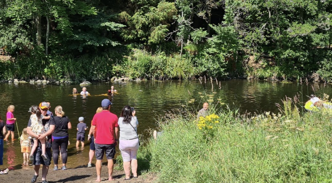 Action4Almond's tweet photo. Despite the Bathing Waters application being unsuccessful for 2021, you can still help support efforts to clean up the #RiverAlmond by taking photos in and near the river and tagging in the following hashtags: #RiverReclaim &amp; #AlmondSwim 
E: riveralmondactiongroup@gmail.com https://t.co/alTvsORtvW