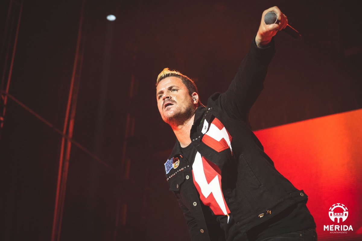 ayto_merida's tweet photo. 🎶🎵 Mérida vivió ayer una noche histórica al reunir en un mismo concierto ante más de 14.000 personas a los cantantes @CamiloMusica y @_danielmartin_  en el Estadio Romano José Fouto https://t.co/PswWvhZRpm