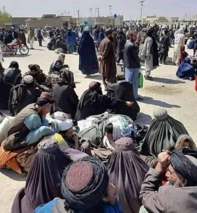 NahidaHakimi11's tweet photo. د پاکستان ترحد ډیر ظلم او مداخلات د افغانستان او افغانانو په وړاندې طالبان او پلویان یې هم تر پوزې راوستلی دﻱ.
#StopPAKinterfere
#HumiliationATCheckposts https://t.co/XWqms1zvd8