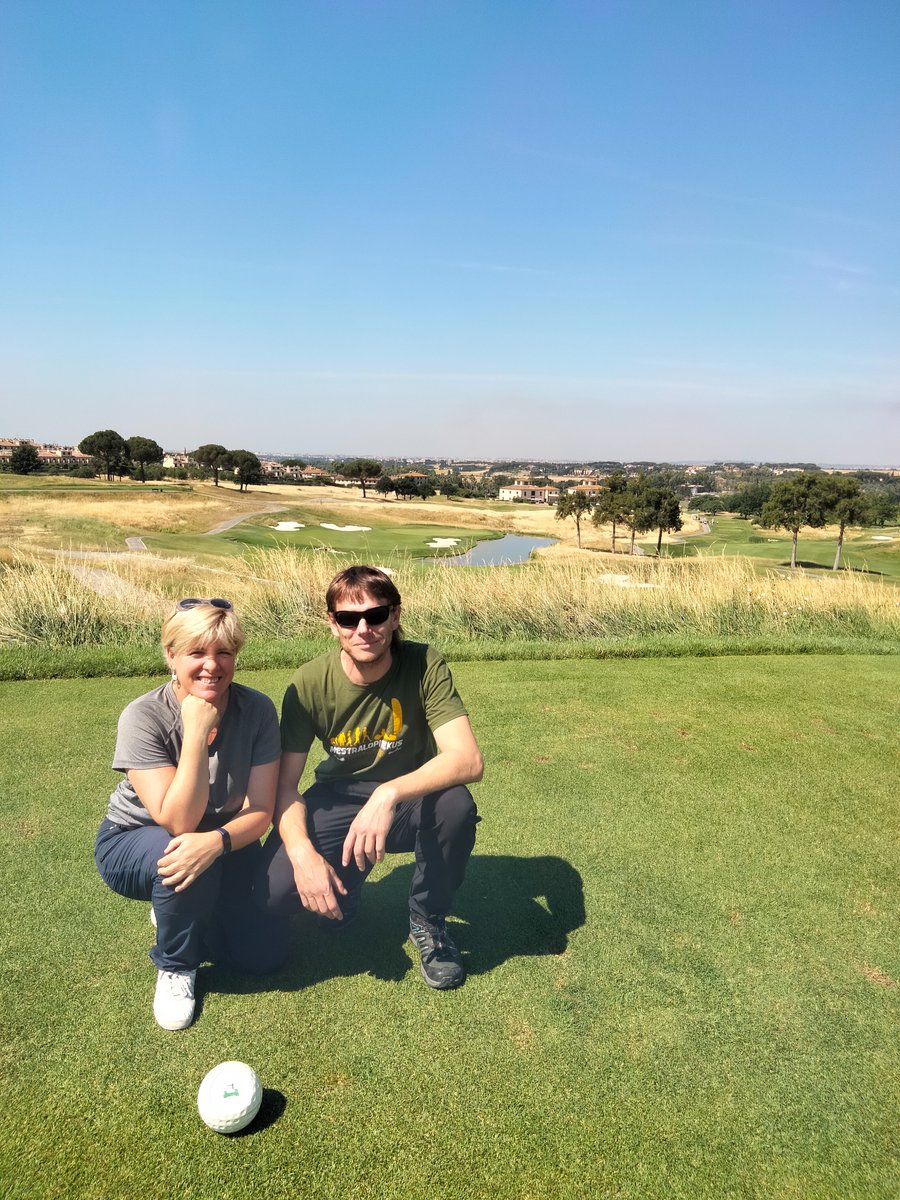 IsabelBaranda's tweet photo. Lara y Eduardo de @CPIFP_Movera me envían estas fotos desde Roma, ambos disfrutan de una beca de profesorado #ErasmusPlus de @cifpa_aragon - @fp_aragon 
Durante este curso he gestionado 15 movilidades de profes, esto parece que se anima 😅
@sepiegob https://t.co/jKStgKBNga