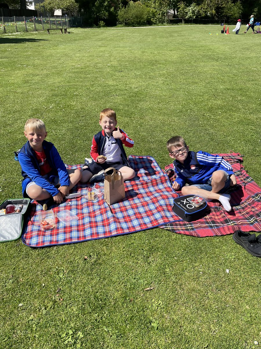 Throwback to our picnic in the sun earlier this term! The children had the best time dancing and playing all afternoon 🕺💃🏼<a href="/Greenbraeschool/">Greenbrae School</a>