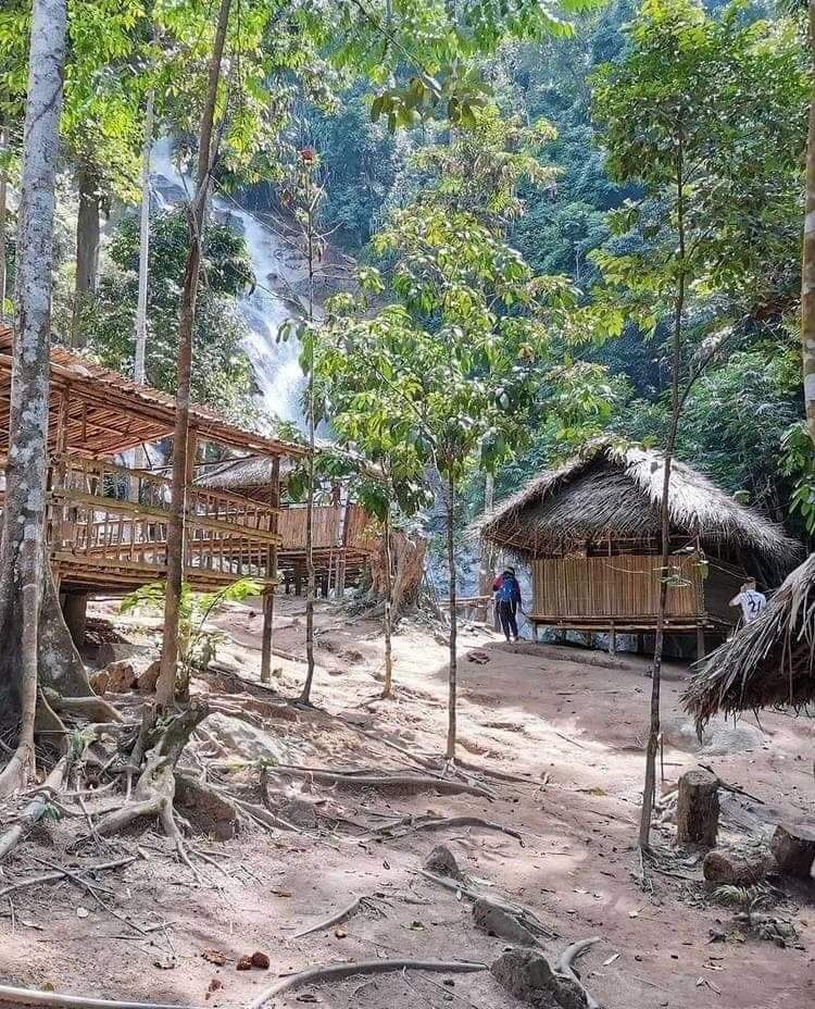 JJCMPERAK's tweet photo. 📍Lata Penyel, Sungai Siput

Korang tahu tak ada tempat best tak jauh dari pekan Sungai Siput? 🤔

Ye betul, Lata Penyel ni memang popular untuk para hikers. Balik dari hiking Bukit Berekeh, terus singgah ke sini. Trip santai macam ni memang best kan? https://t.co/WoGFjN9QMQ