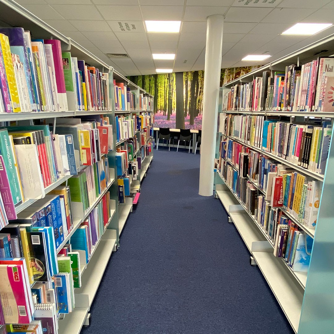 SLCek's tweet photo. A big thank you to students who kindly donated their text books for us to put into Library stock for other students to use ๐
#BeSLCek #ChooseSLC https://t.co/Y6P6JcxEQj