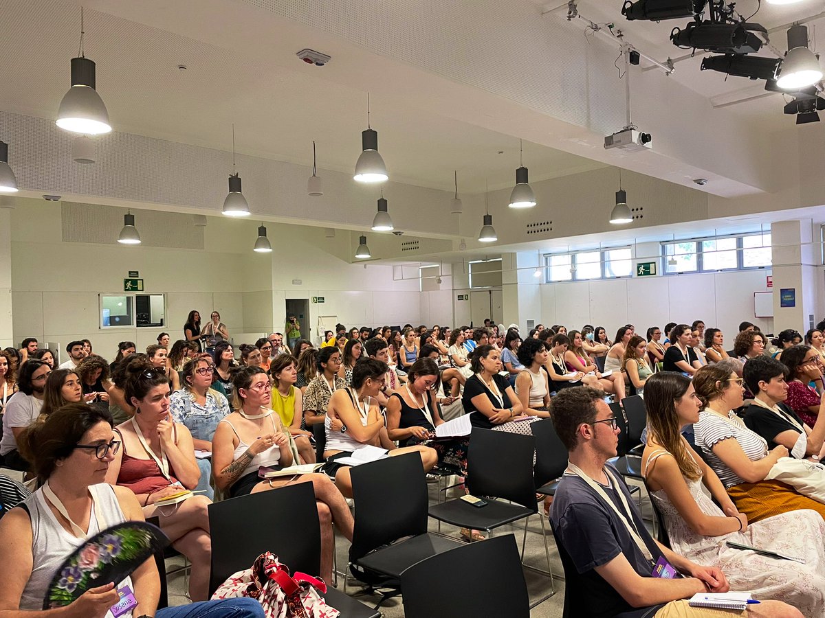 capcalerabcn's tweet photo. Segundo día de #CongrésCapçalera en Barcelona. 

Empezamos con dos mesas redondas sobre derechos y recursos para una vida digna y perspectiva feminista de los cuidados.

Sigue👇 https://t.co/wwD8RxCmU8