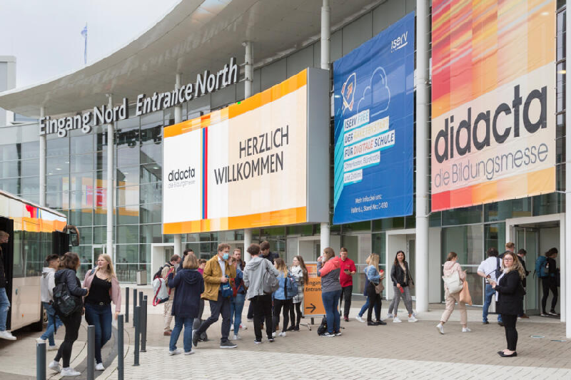 HessenVdp's tweet photo. Wir waren letzte Woche auf der #didacta2022 und haben neue Eindrücke aus der Bildungswelt für unsere Verbandsarbeit mitgenommen. Die Digitalisierung der Schule bleibt im Fokus! Unser Förderpartner @aixconcept war auch unter den Austellern und hat gezeigt wie's gehen kann! https://t.co/6s70AQ2Pql