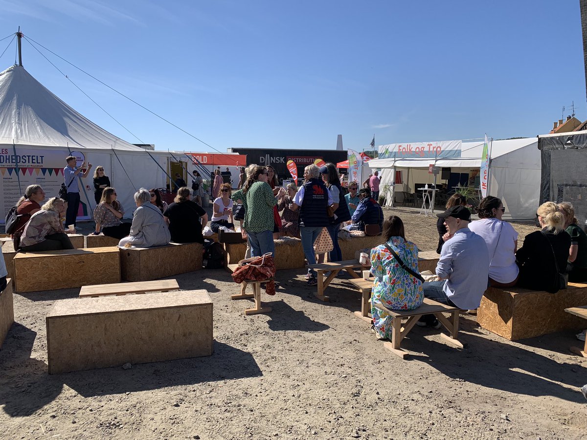 En god start på dagen med mange gode kræfter fra netværket for en god start ☀️Folkemødet byder på masser af relevante debatter for netværket, bl.a. fædrebarsel, børnefattigdom og ulighed i sundhed. #fmdk