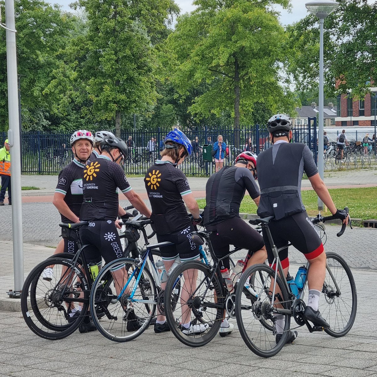 Danielle_Bkkrng's tweet photo. De meeste deelnemers voor de Ambtenaren Toertocht zijn inmiddels van start voor 60,95 of 125km. Super leuk dat't weer kan. Langs de mooiste plekken in ZO Friesland! #iedereeninbeweging #ATT22 @NationaalParkAF @Owerf @Westwerf @JanRijpstra @Opsterland @_Smallingerland @Heerenveen https://t.co/3D4yY4IfKP
