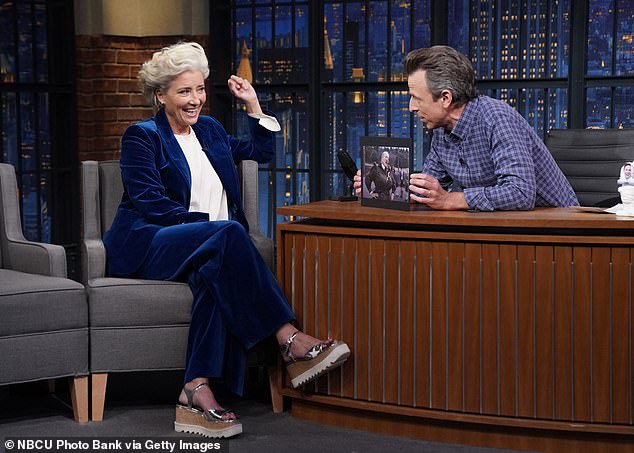 ThreeIcons_'s tweet image. Dame Emma on Late Night With Seth Meyers 💙