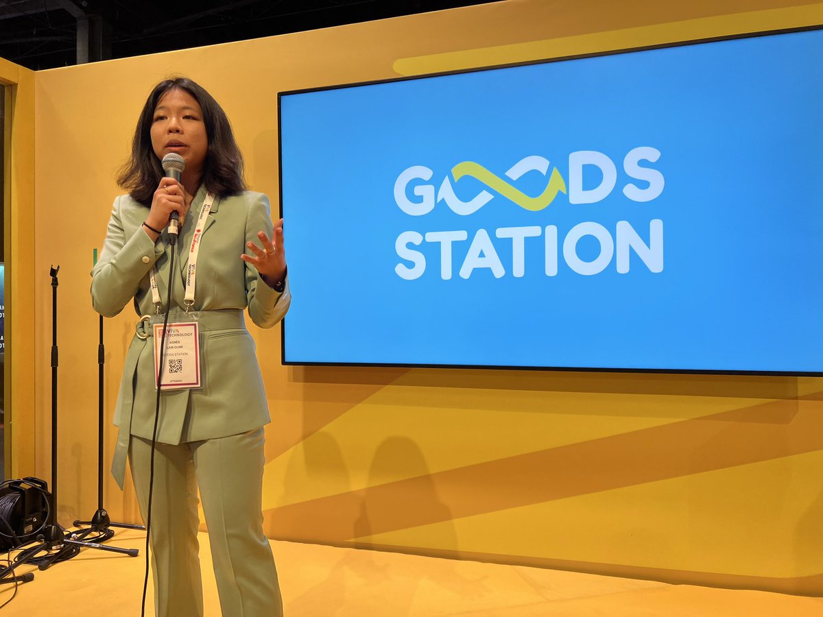 GroupeLaPoste's tweet photo. #GoodStation, l'application de troc pour que les entreprises échangent leurs produits contre des services de particuliers est en finale Super Coup de ❤ #FemmesduNumérique 
Agnès pitche sur le stand @GroupeLaPoste à #VivaTech ⤵️ https://t.co/wiWqOsNXZU