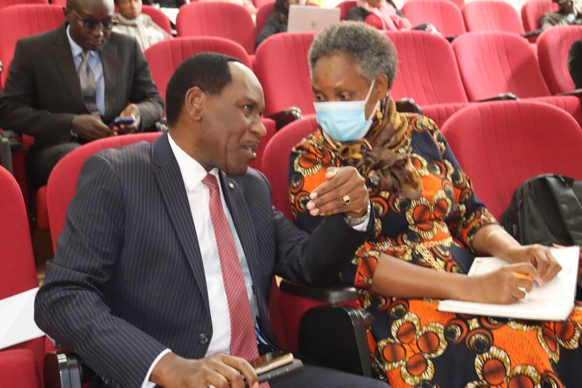 EzekielMutua's tweet photo. Light moments with the @KIPPRAKENYA Executive Director Dr. Rose Ngugi, @KSGKenya Conference Centre at the ongoing 5th KIPPRA Annual Regional Conference. https://t.co/9eAdIW6Zka