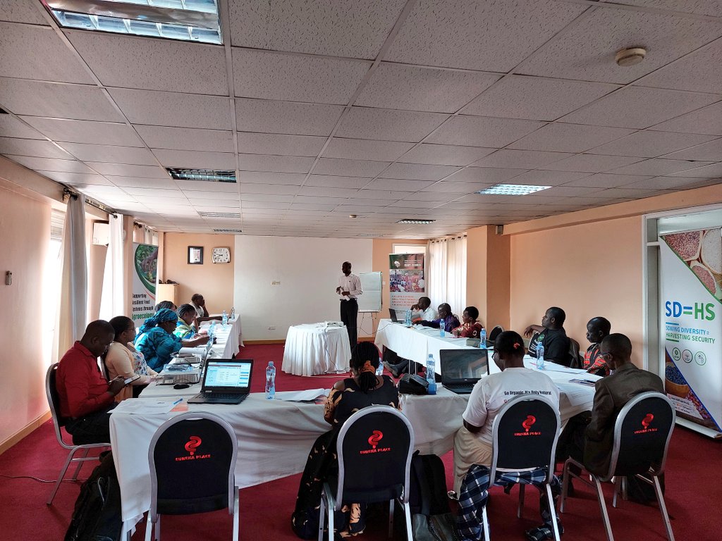 ESAFFUG's tweet photo. Small-scale farmers are calling for the need to transform extension and advisory services to promote agroecology in the new NAES. 

We are presenting proposals into the National Agricultural Extension Strategy (NAES) 2021/22 - 2025/26 in Kampala being developed by @MAAIF_Uganda. https://t.co/kLAJVyBcXE