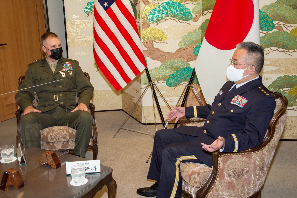 JGSDF_pr's tweet photo. また、吉田陸幕長との懇談においては、初めて #日米 で共催した太平洋水陸両用指揮官シンポジウム（ＰＡＬＳ）が、成功裏に終了したことから、その成果について認識を共有するとともに、#陸自 と #米海兵隊 の間の防衛協力を更に発展させていくことで一致しました。
#JGSDF #PALS22 @PacificMarines https://t.co/zHK7pC0ErK