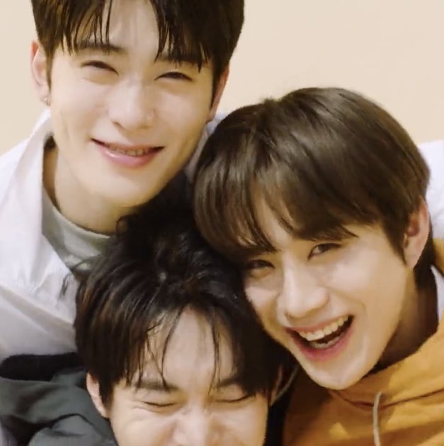 dojaewoo group hug