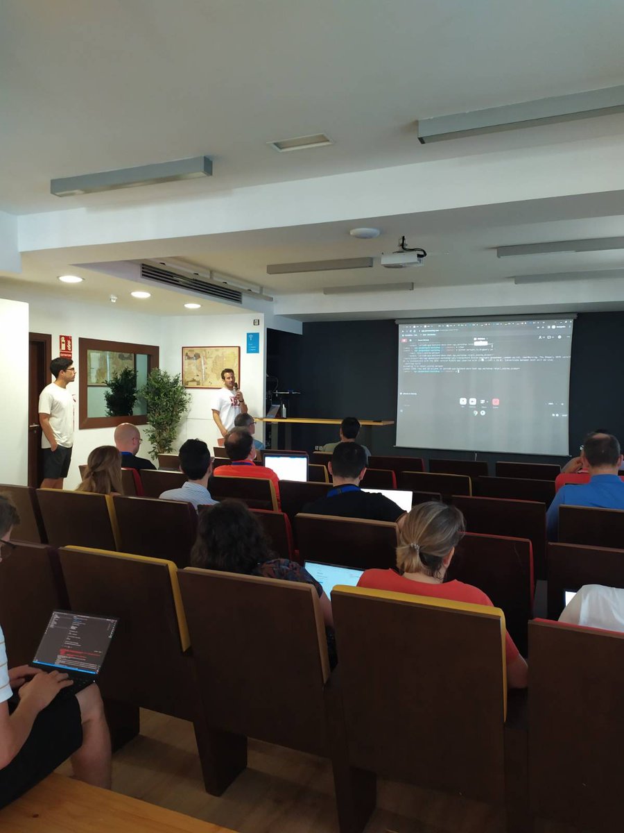 doublebyte's tweet photo. @alasarr kick starts the #developer workshop at @carto showing how to convert data from #snowflake to #geoparquet and vice versa! #OGCMM123
@opengeospatial #Cloud https://t.co/sYYnUyBsoC