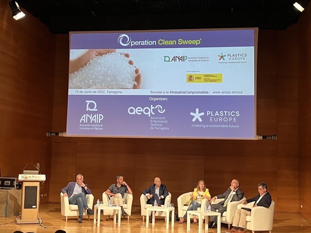 ELIXPolymers_ES's tweet image. 👉 Esta semana hemos asistido a la jornada sobre el #ProgramaOCS, organizado por @aeqtonline, @PlasticsEuropES y @ANAIP_es, con la intención de difundir al máximo esta iniciativa y de implicar a toda la cadena de valor en este gran reto de luchar contra las pérdidas de pellets.