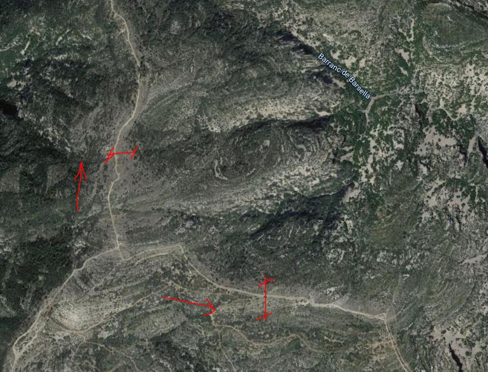 Mario_72's tweet photo. Pues como decía ayer, hoy amplío información con un croquis provisional del #IFXert
El fuego, iniciado cerca de la divisoria (posible rayo), encontró un área cortafuegos en su trayectoria ascendente.
La ausencia de viento y baja carga combustible no favoreció la propagación. https://t.co/SMxEkMzKiI