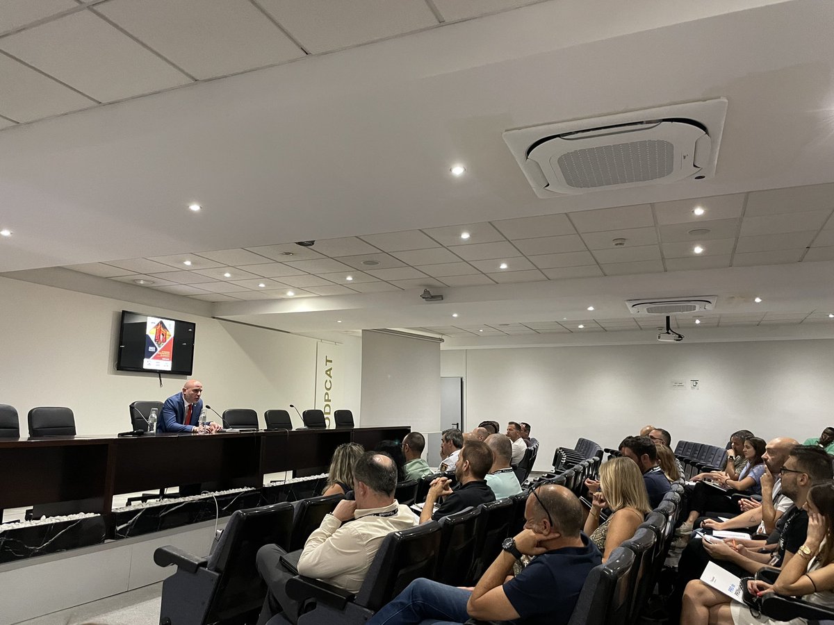 Answer Detectives tweet media