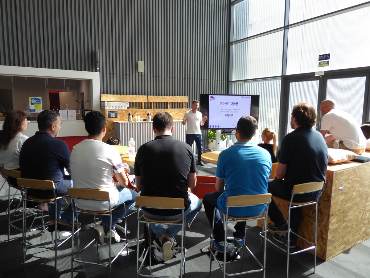 TICSud's tweet photo. 🏁Comencem! 

#RedessaTalks amb @eginovart, CEO d'#Incubalia, empresa membre del @TICSud, i #Dormideo!

➡️Com petar-ho a Amazon i no morir en l'intent

@RedessaReus 

#TICSud #ComunitatTICSud #Redessa #Reus #CatalunyaSud #Innovació #Empresa https://t.co/7XQSALyjUU