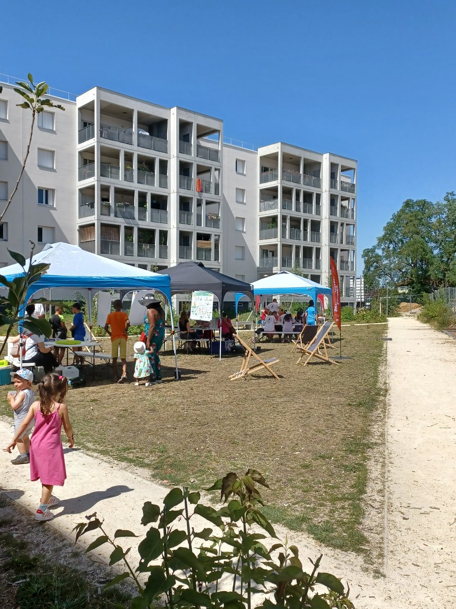 [<a href="/semainehlm/">Semainehlm</a>] #Réhabilitation du Parc de Chambéry à <a href="/villenavedornon/">Villenave d'Ornon</a> par <a href="/clairsienne/">Clairsienne</a> 
🌳#Inauguration du cœur d'îlot #paysager et de son aire de #jeux lors d'une journée #écofestive
🎼#spectacle musical, balade et sensibilisation à la #biodiversité et #animations ludiques