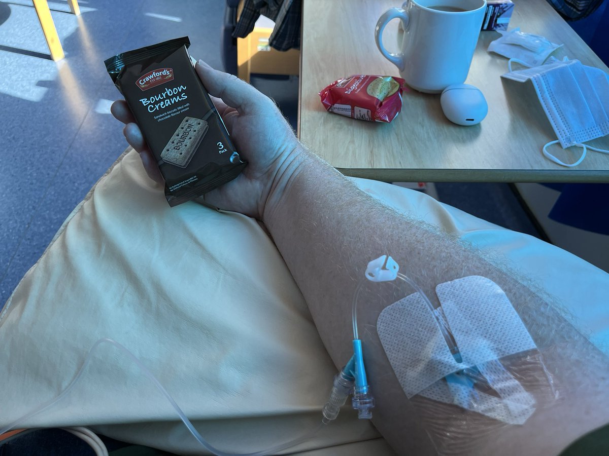 mototingle's tweet photo. Holding onto my pack of Bourbons like I won the lotto โญ๏ธ
Current situation: Being infused with Castrol R as part of my pain management after Cancer/Chemo damaged me
I still LIVE a life tho ๐๐จ
#Survivor #PositiveVibes #CastrolR https://t.co/OZxw89UscV