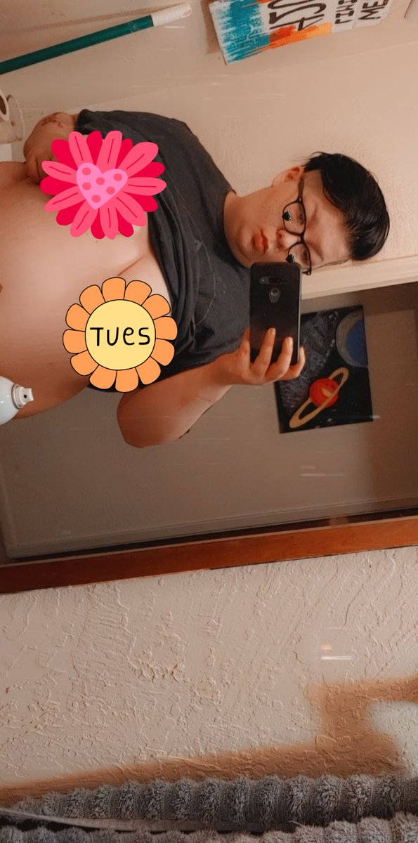 KnaptonHailey's tweet photo. Old pic but if you want to see content without the stickers dont forget to sub to my of 
https://t.co/Nz4SuVTZYj 
$5 a month limited time offer https://t.co/20RmXYGA9P